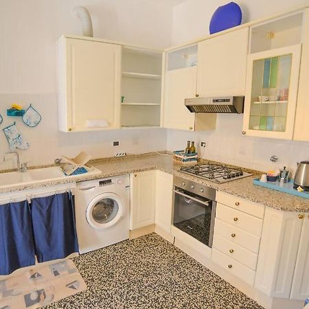 Larte Al Mare Vicino Spiaggia Con Ac E Wifi Apartman Savona Kültér fotó