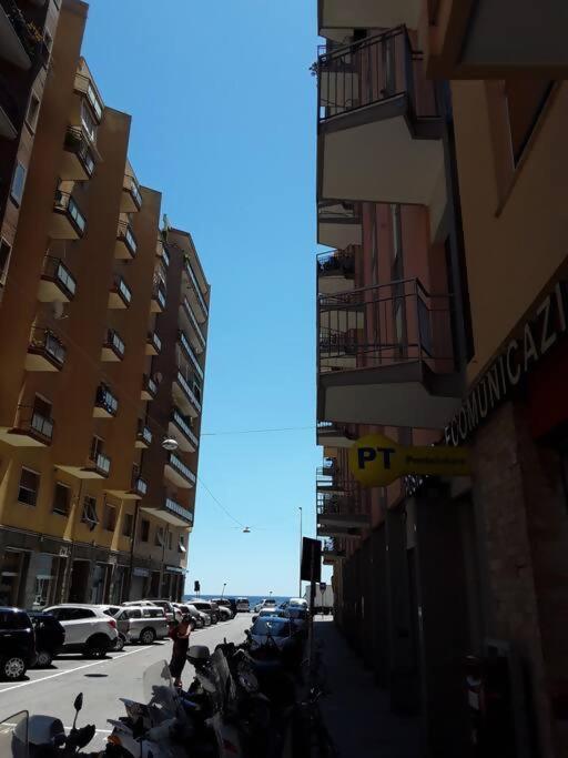Larte Al Mare Vicino Spiaggia Con Ac E Wifi Apartman Savona Kültér fotó