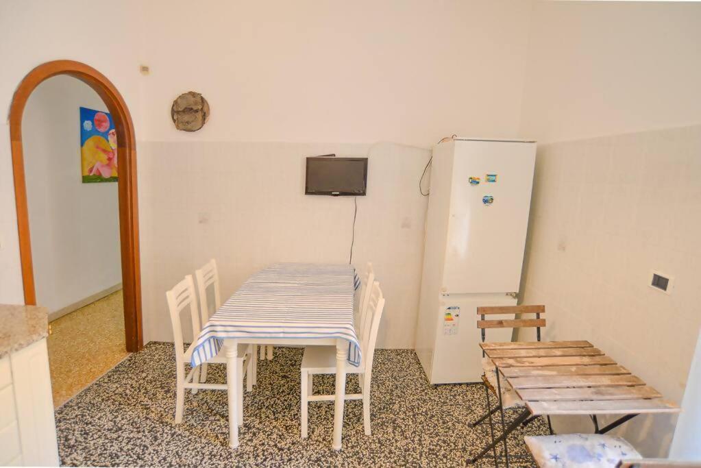 Larte Al Mare Vicino Spiaggia Con Ac E Wifi Apartman Savona Kültér fotó